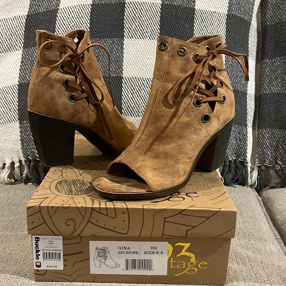 Buckle “Vintage 93” Gina, Brown/tan. 8.5. With box